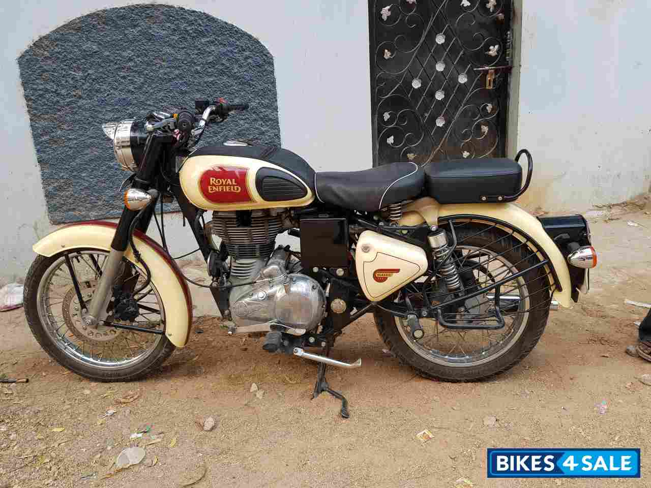 Tan Royal Enfield Classic 500