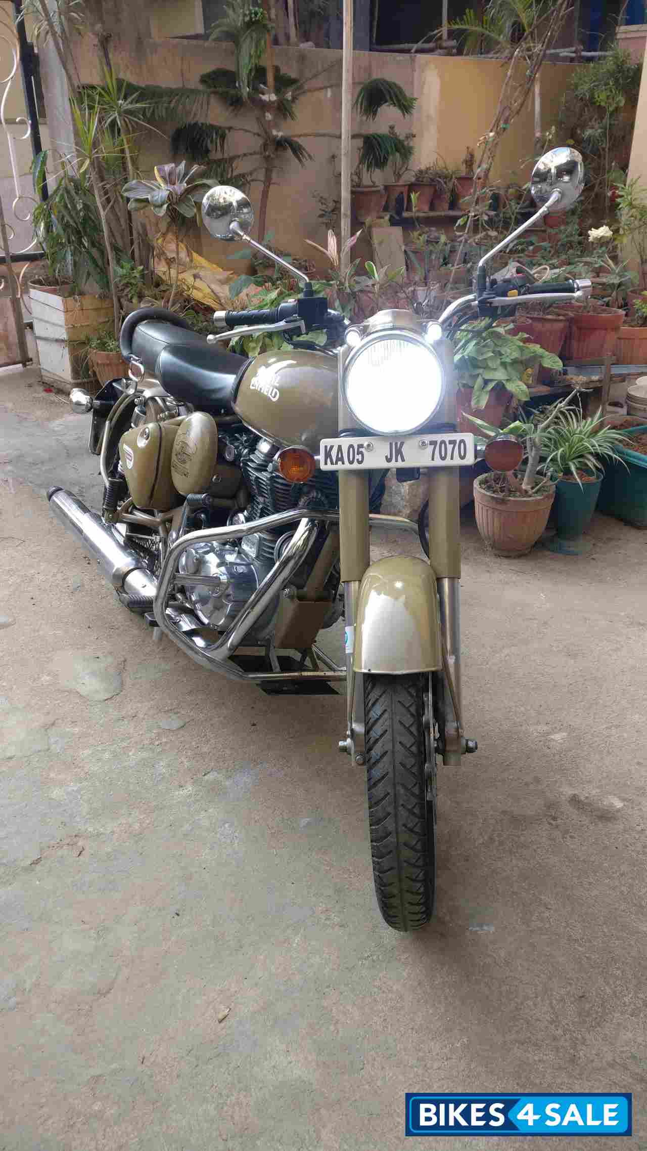 Brown Royal Enfield Classic Desert Storm Brown Royal Enfield Classic Desert Storm