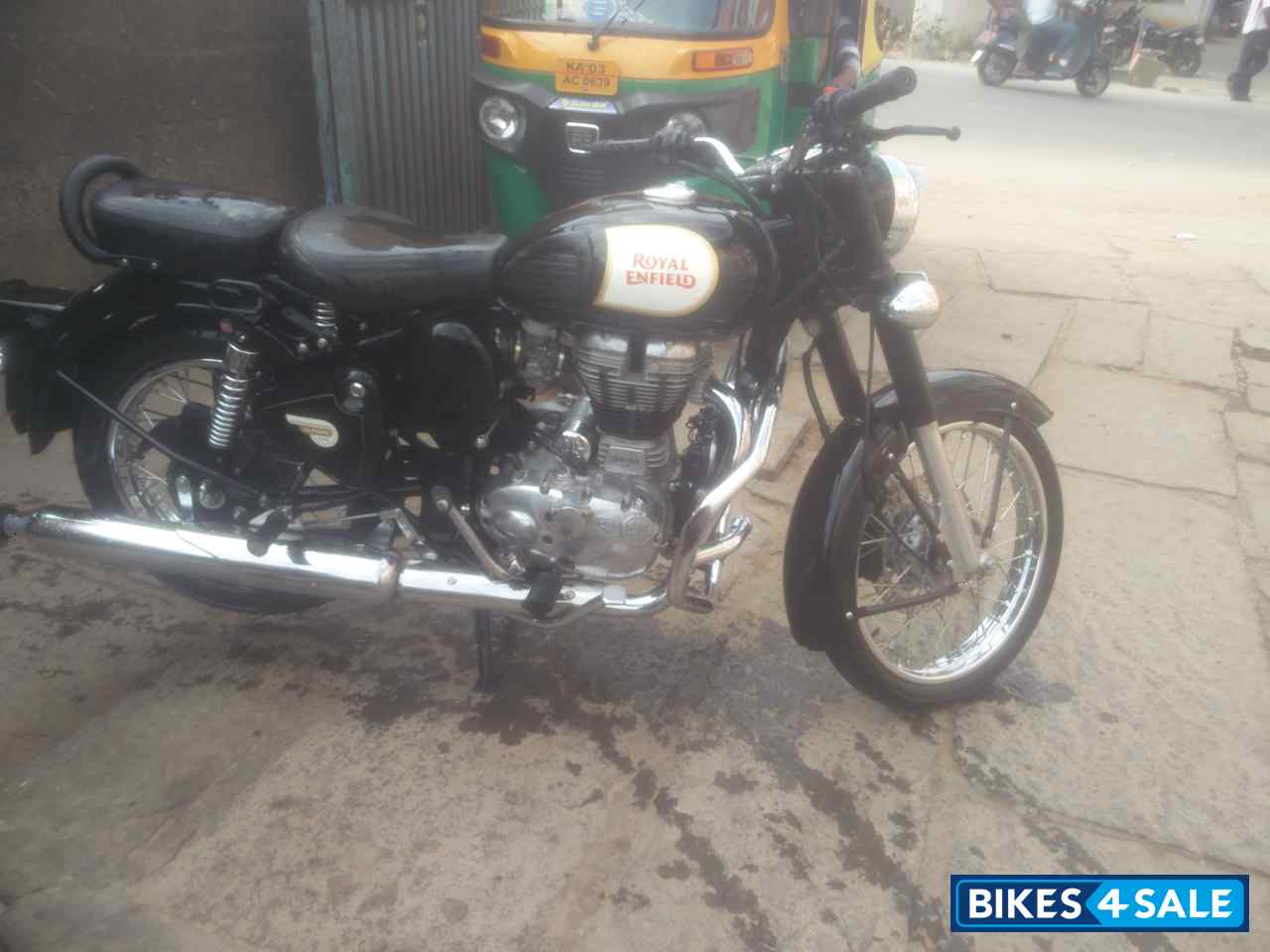 Black Royal Enfield Classic 350 Black Royal Enfield Classic 350