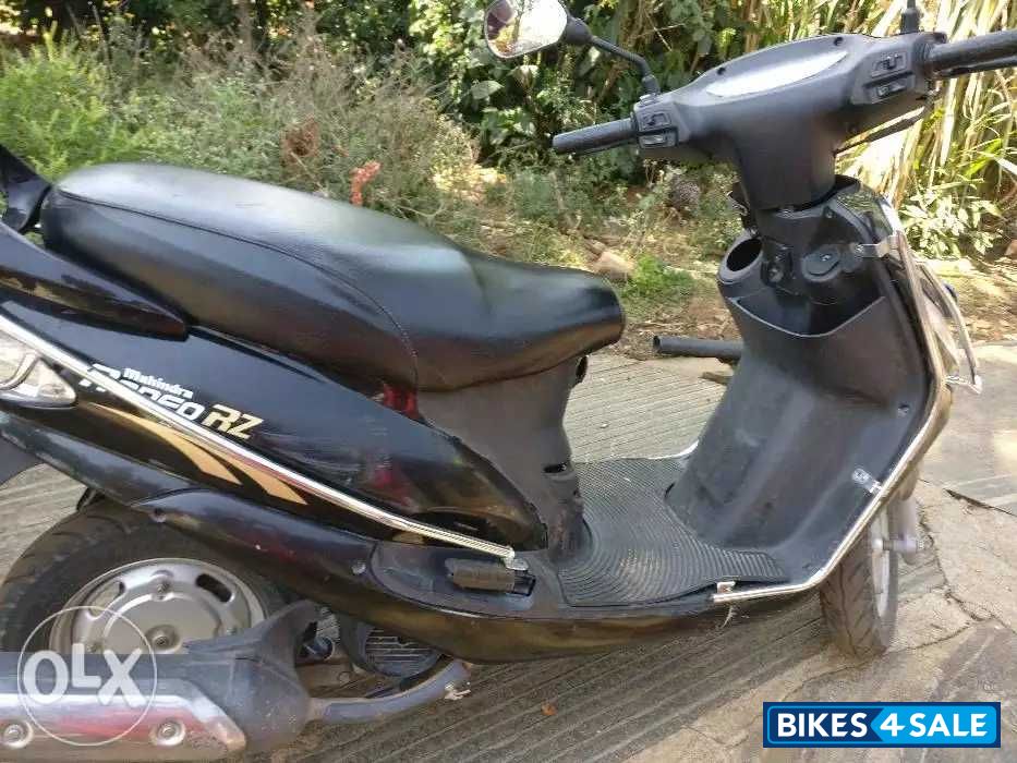 Black Mahindra Rodeo RZ