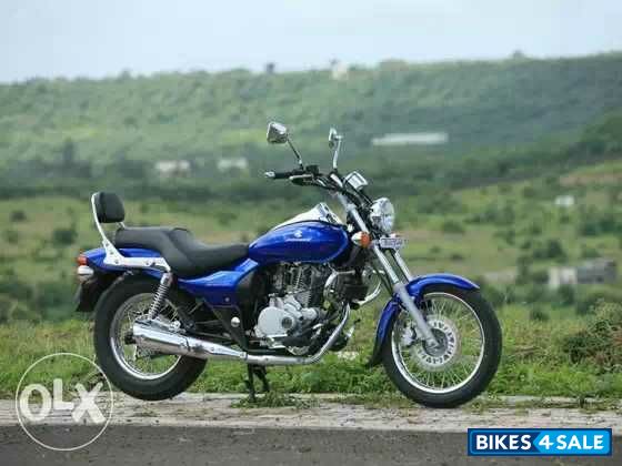 Blue Bajaj Avenger 220 DTS-i