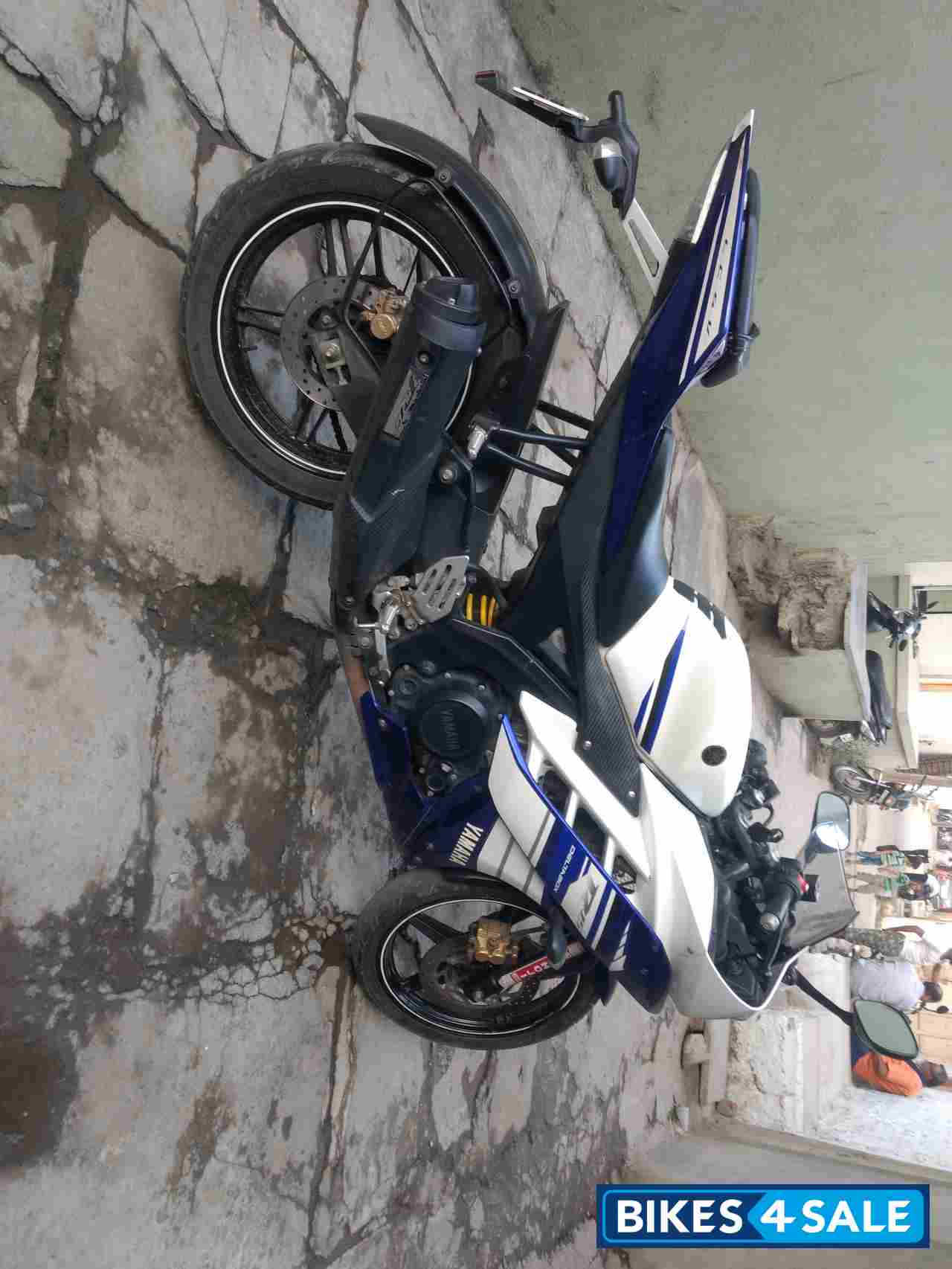 White Blue Yamaha YZF R15 V2