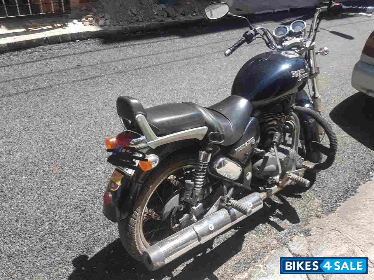 Black Royal Enfield Thunderbird 350