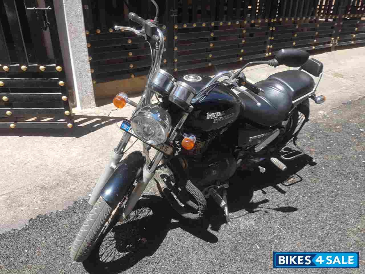 Black Royal Enfield Thunderbird 350 Black Royal Enfield Thunderbird 350