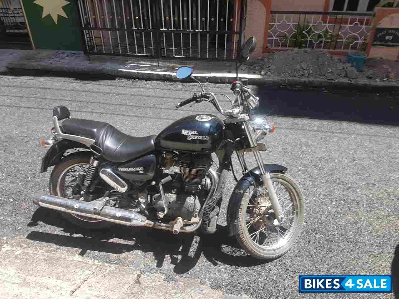 Black Royal Enfield Thunderbird 350 Black Royal Enfield Thunderbird 350
