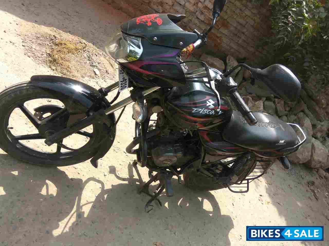 Red Black Bajaj Discover 125 Red Black Bajaj Discover 125
