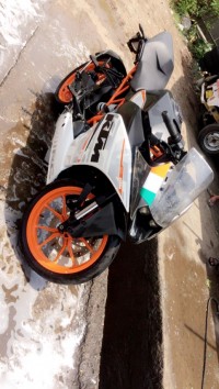 White Orange Black KTM RC 390
