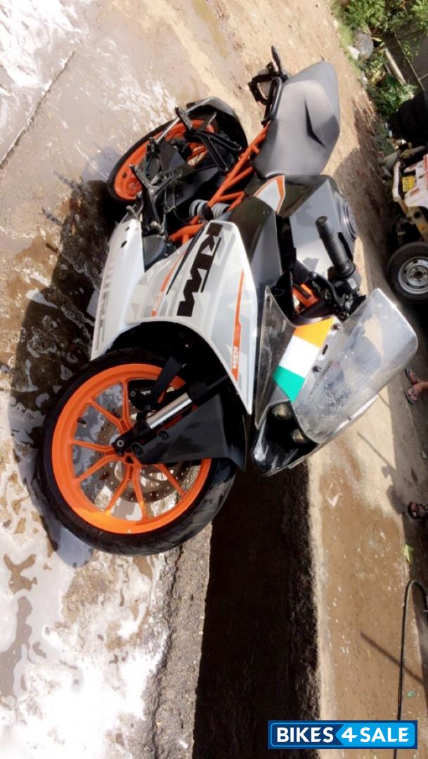 White Orange Black KTM RC 390
