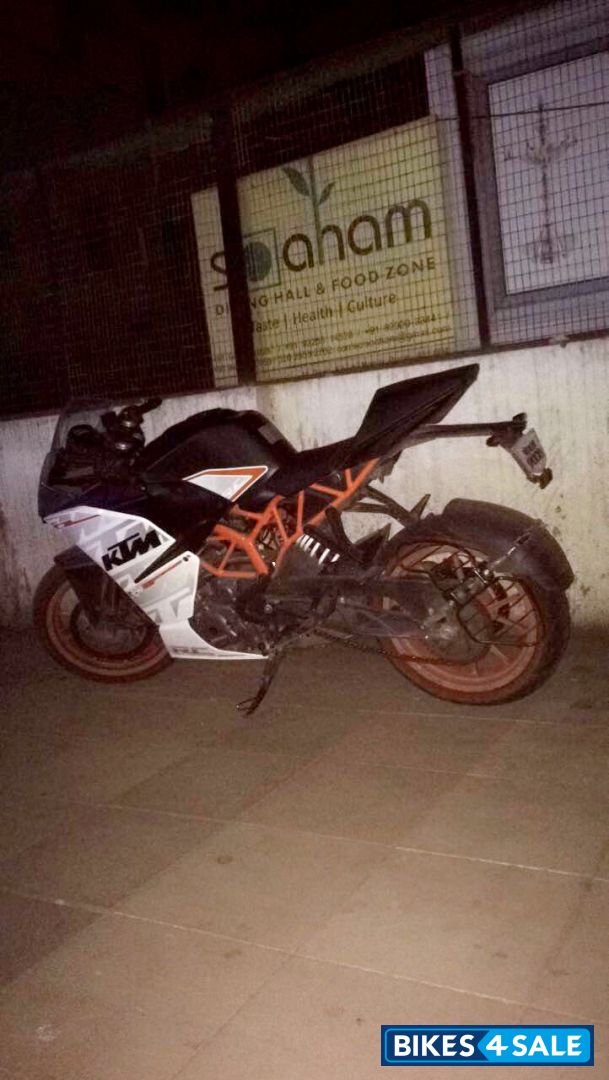 White Orange Black KTM RC 390