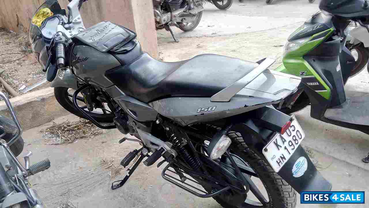 Silver Bajaj Pulsar 150 DTSi