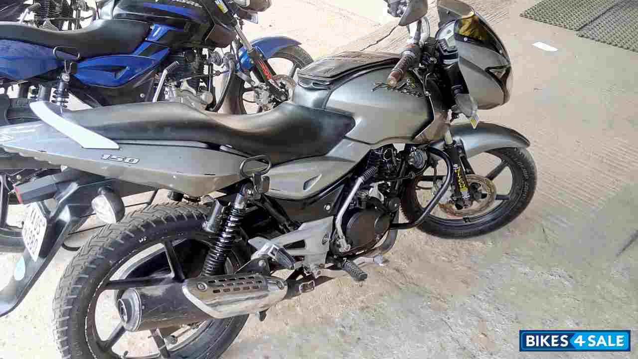 Silver Bajaj Pulsar 150 DTSi Silver Bajaj Pulsar 150 DTSi