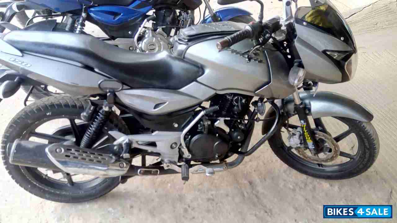 Silver Bajaj Pulsar 150 DTSi Silver Bajaj Pulsar 150 DTSi
