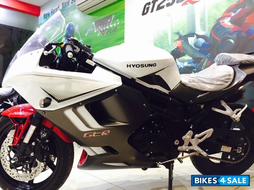 White Hyosung GT650R