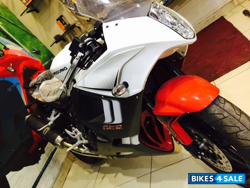 White Hyosung GT650R