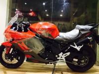 White Hyosung GT650R