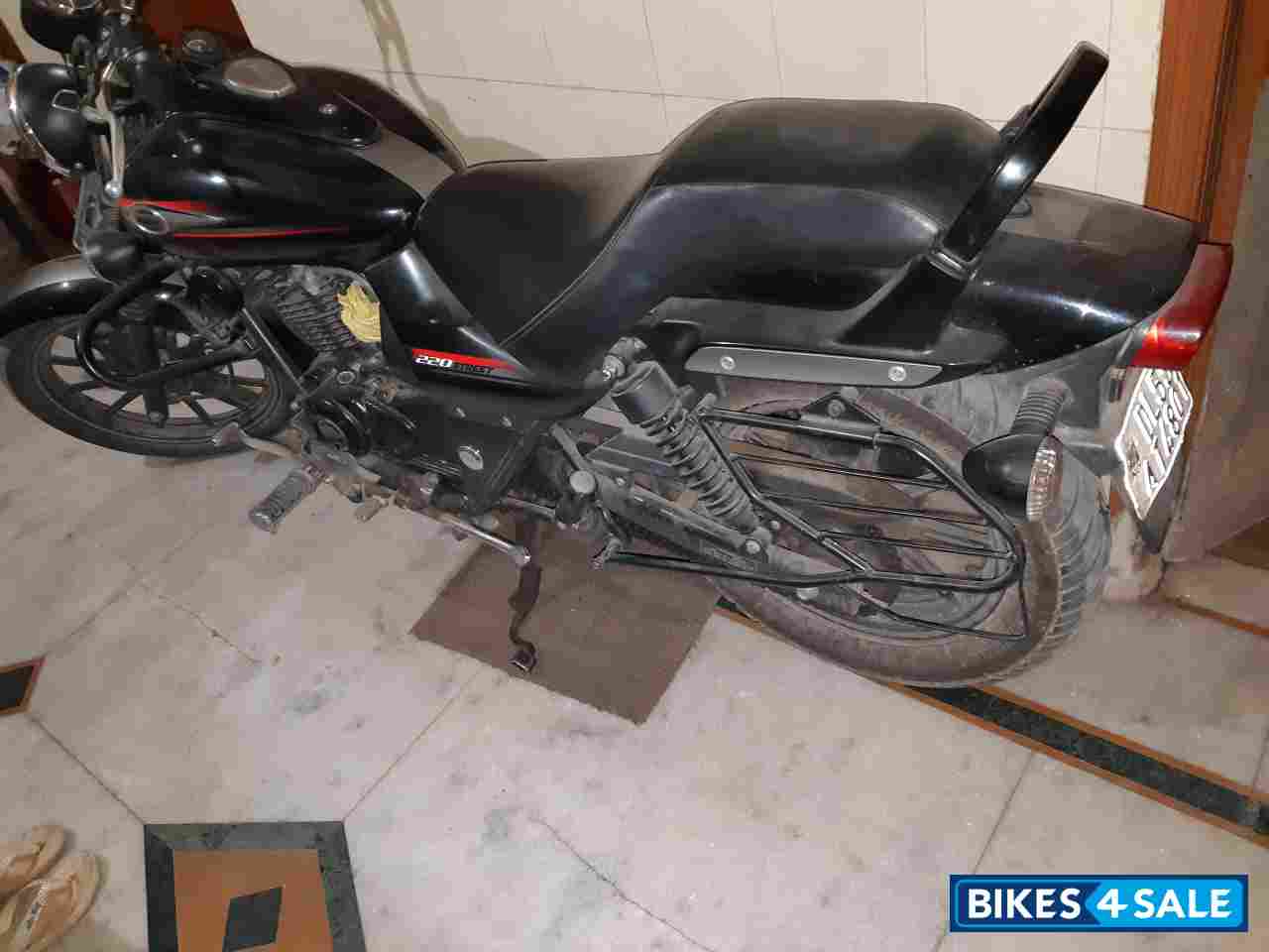 Black Bajaj Avenger Street 220