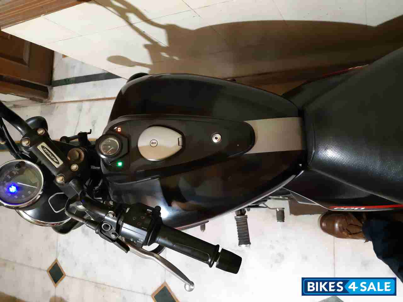 Black Bajaj Avenger Street 220