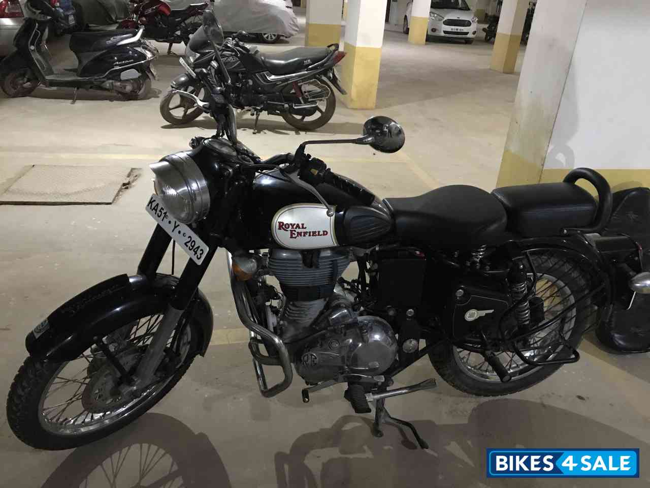 Black Royal Enfield Classic 500