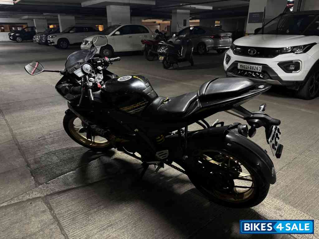 Gold Yamaha YZF R15 V2