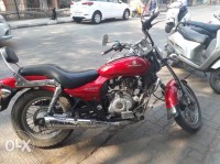 Red Bajaj Avenger 200 DTS-i