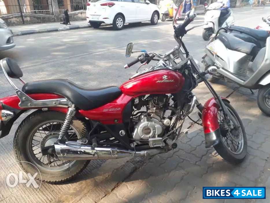 Red Bajaj Avenger 200 DTS-i
