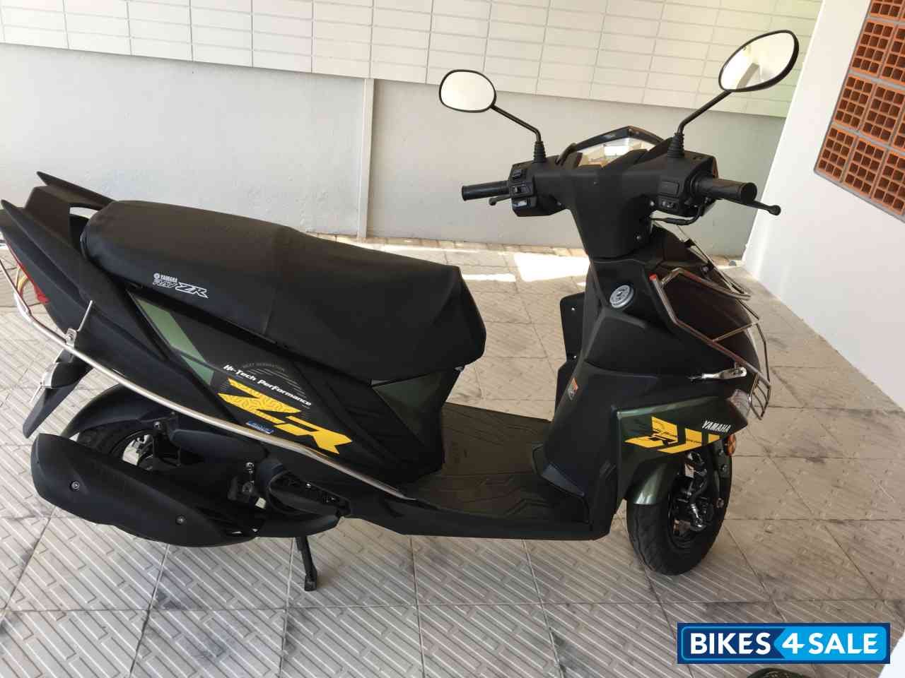 Army Green Yamaha Cygnus Ray ZR