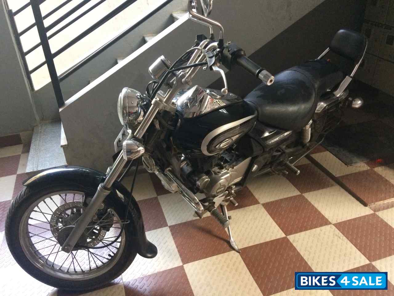 Black Bajaj Avenger Cruise 220