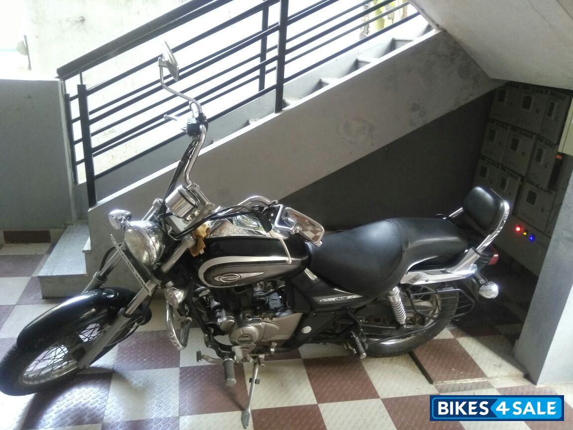 Black Bajaj Avenger Cruise 220