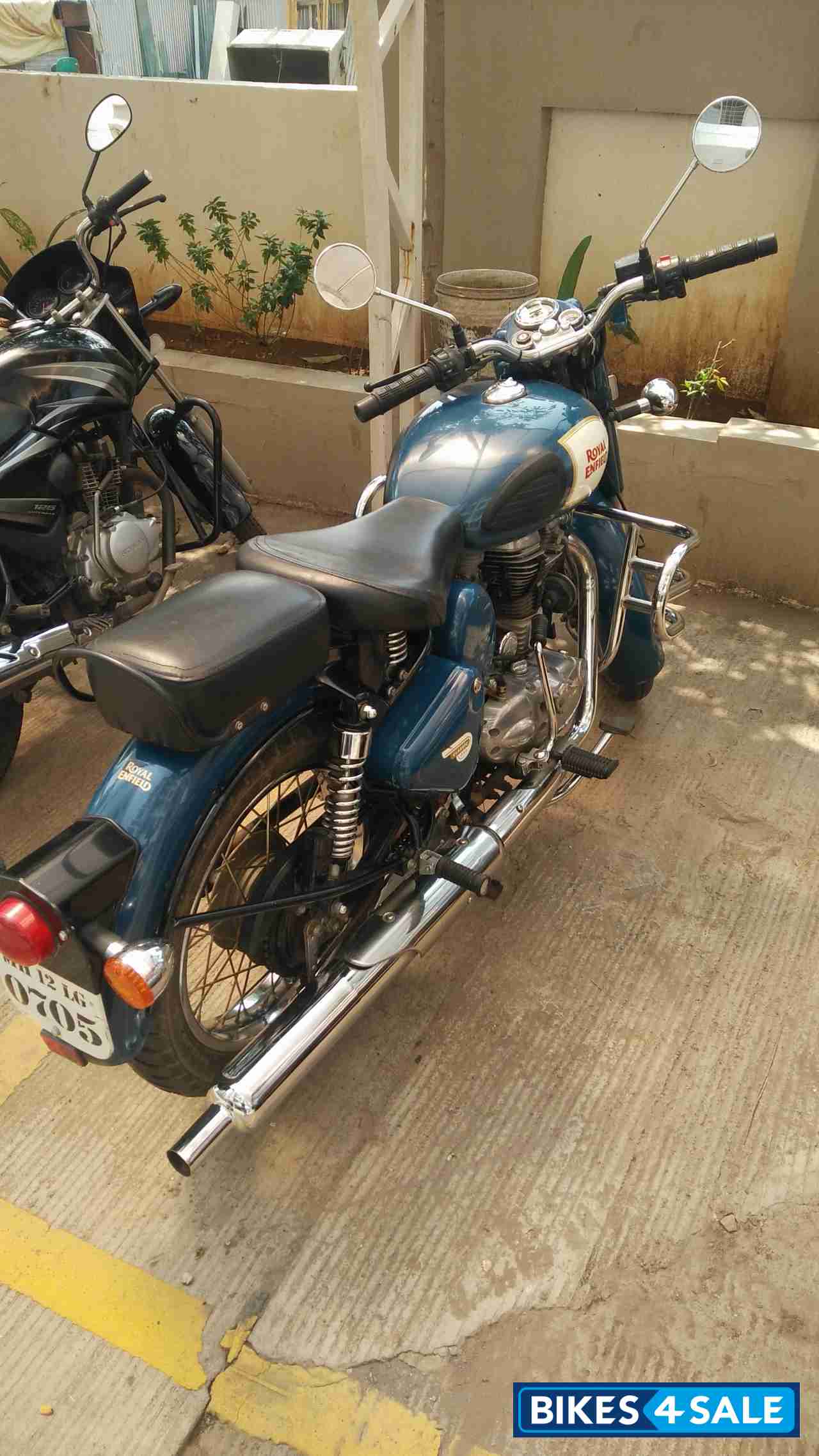 Lagoon Royal Enfield Classic 350