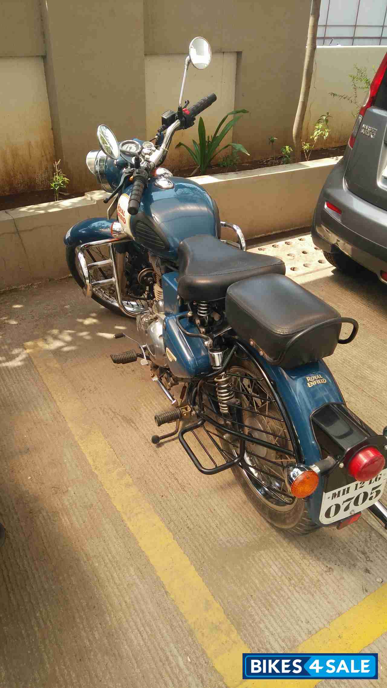 Lagoon Royal Enfield Classic 350