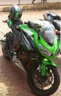 Green/black Kawasaki Ninja 1000