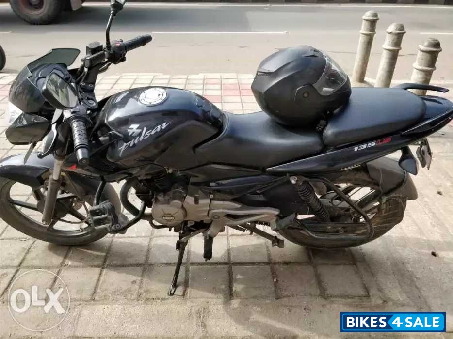 Black Bajaj Pulsar 135LS