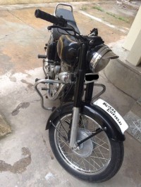 Black Royal Enfield Bullet Standard 350
