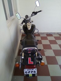 Black Bajaj Avenger 220 DTS-i