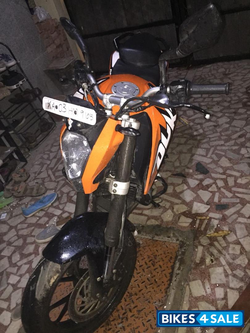 Orange KTM Duke 200