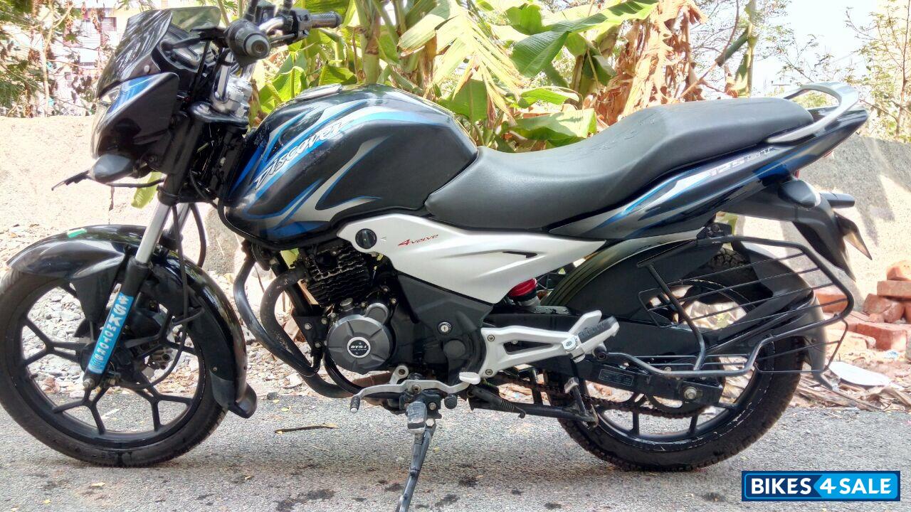 Black Bajaj Discover 125 ST