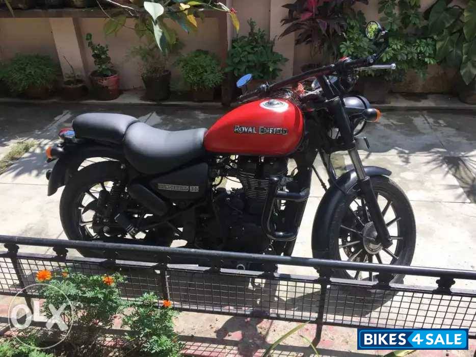 Black Royal Enfield Thunderbird 500