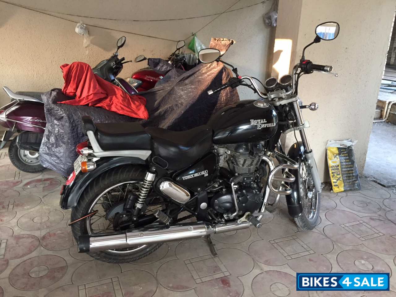 Jet Black Royal Enfield Thunderbird 350