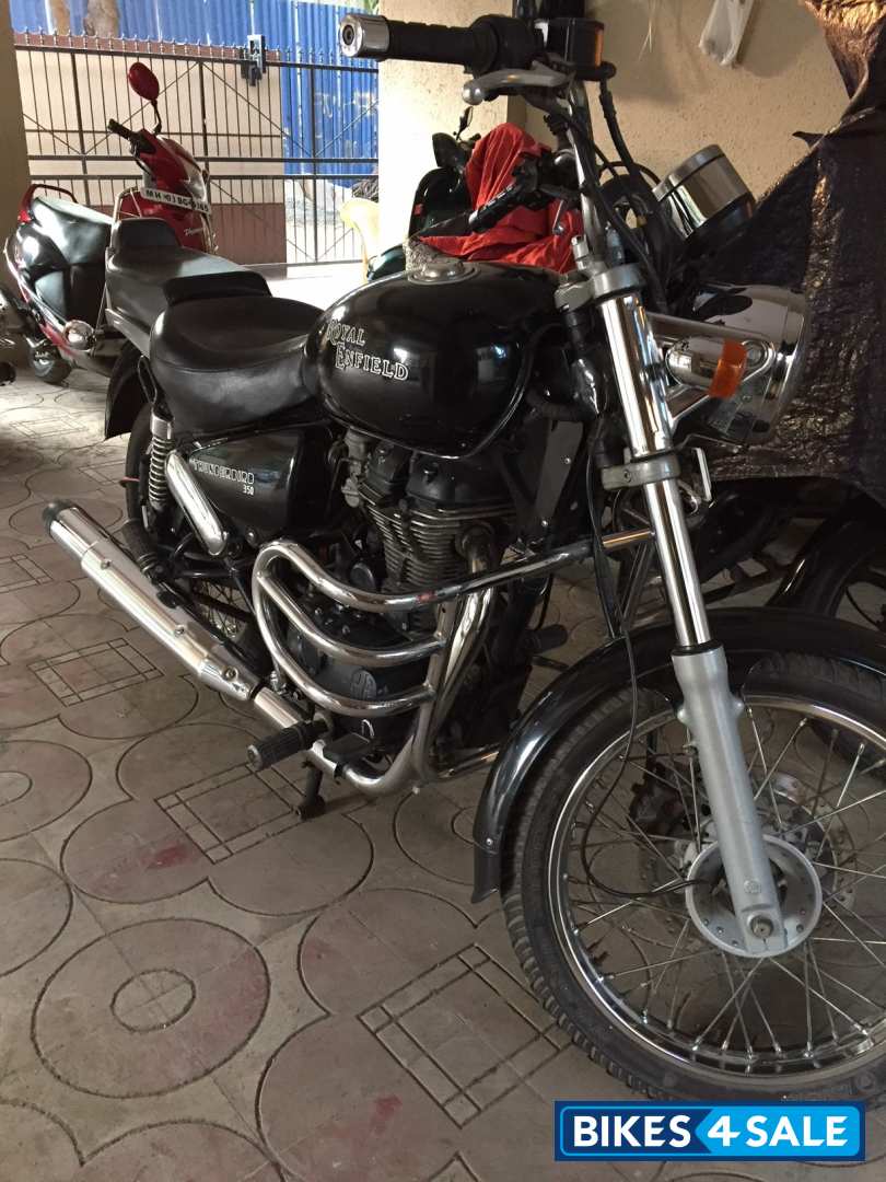 Jet Black Royal Enfield Thunderbird 350
