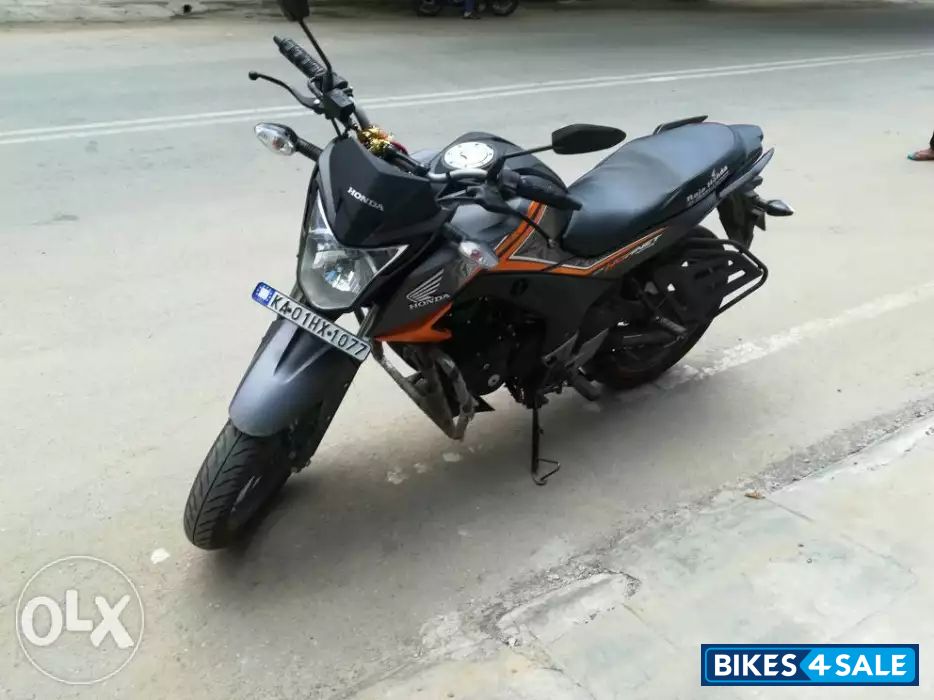 Orange Honda CB Hornet 160R