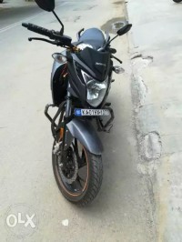 Orange Honda CB Hornet 160R