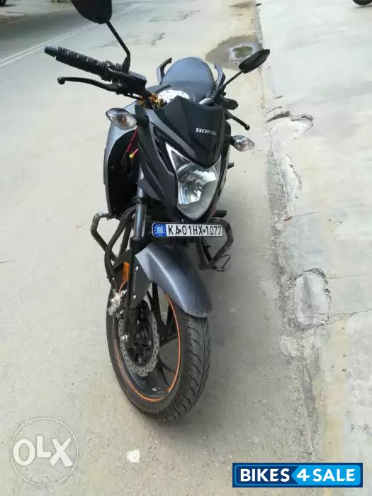 Orange Honda CB Hornet 160R