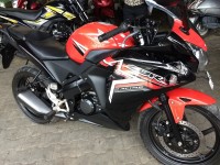 Red Honda CBR 150R