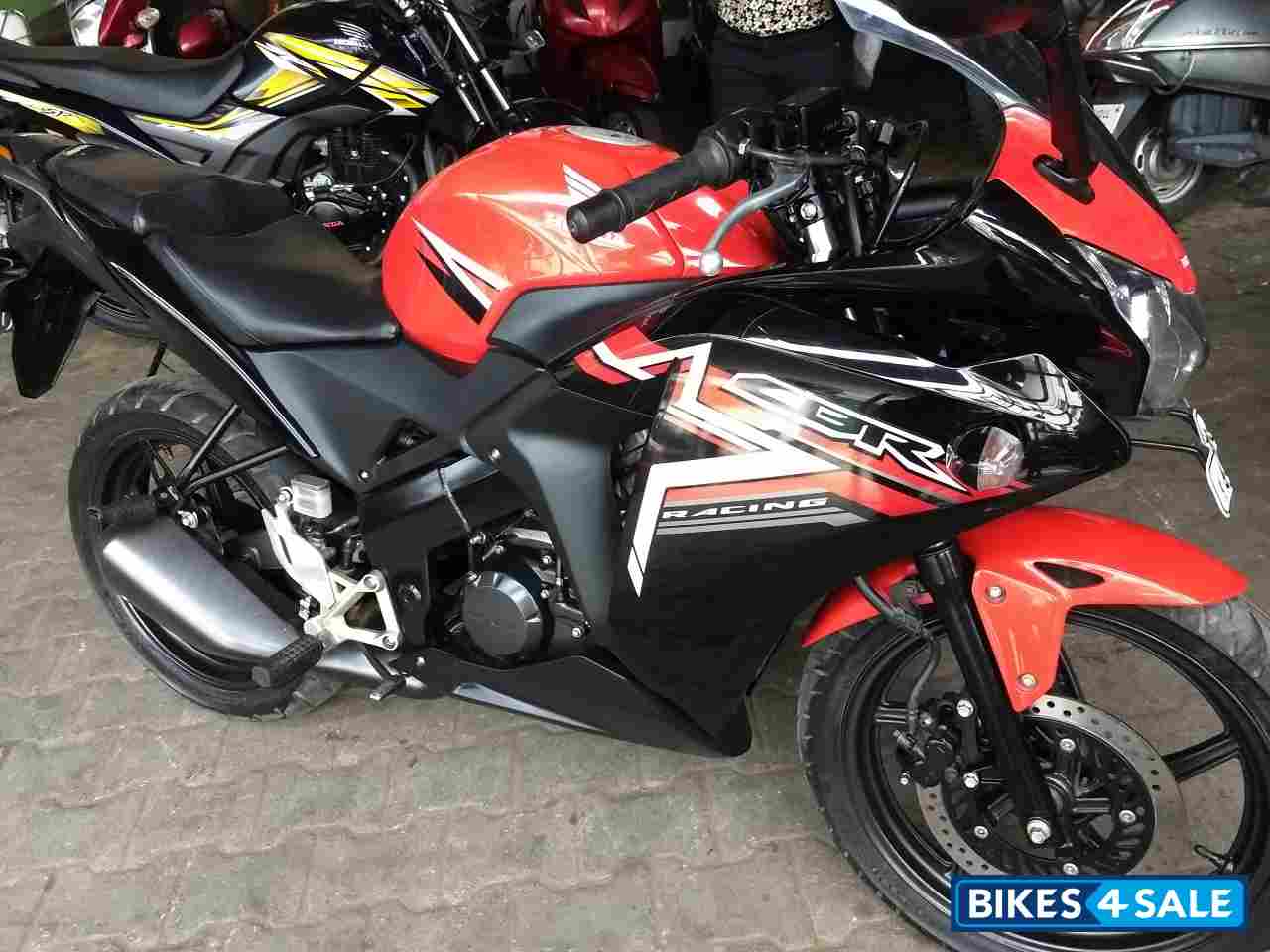 Red Honda CBR 150R
