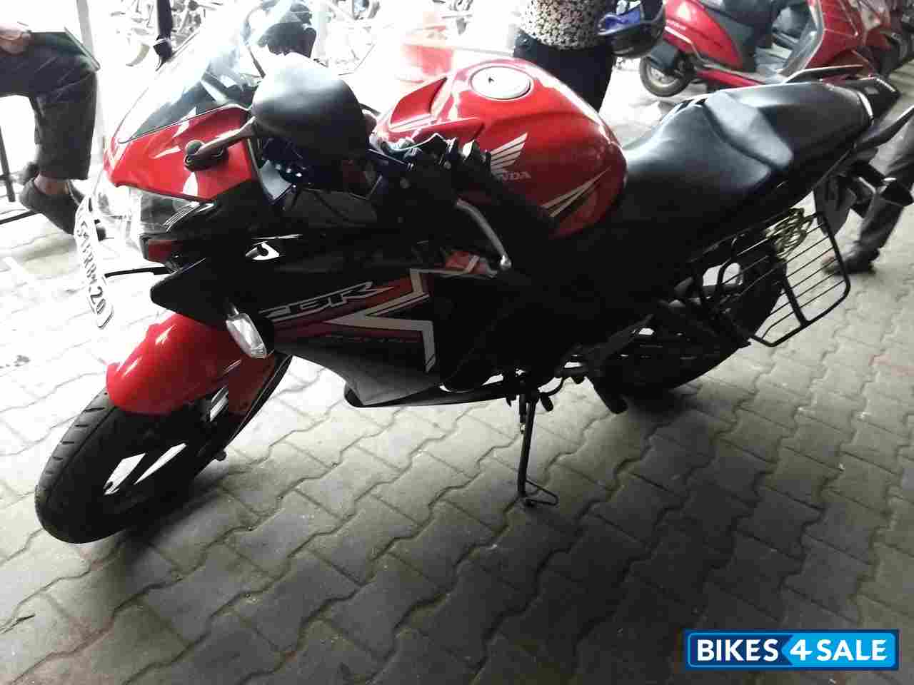 Red Honda CBR 150R