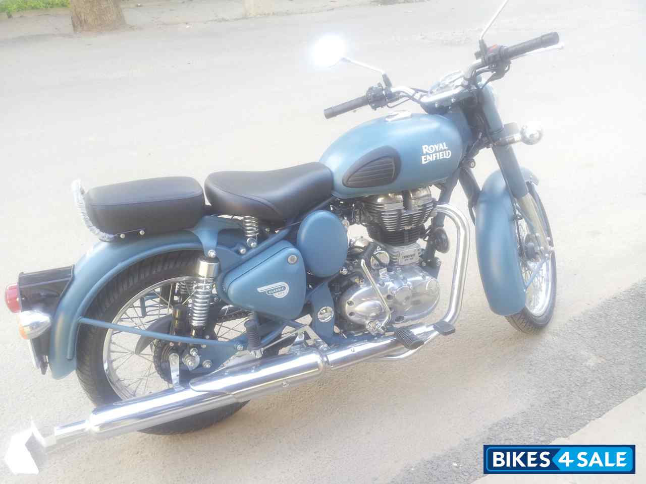 Squadron Blue Royal Enfield Classic 500