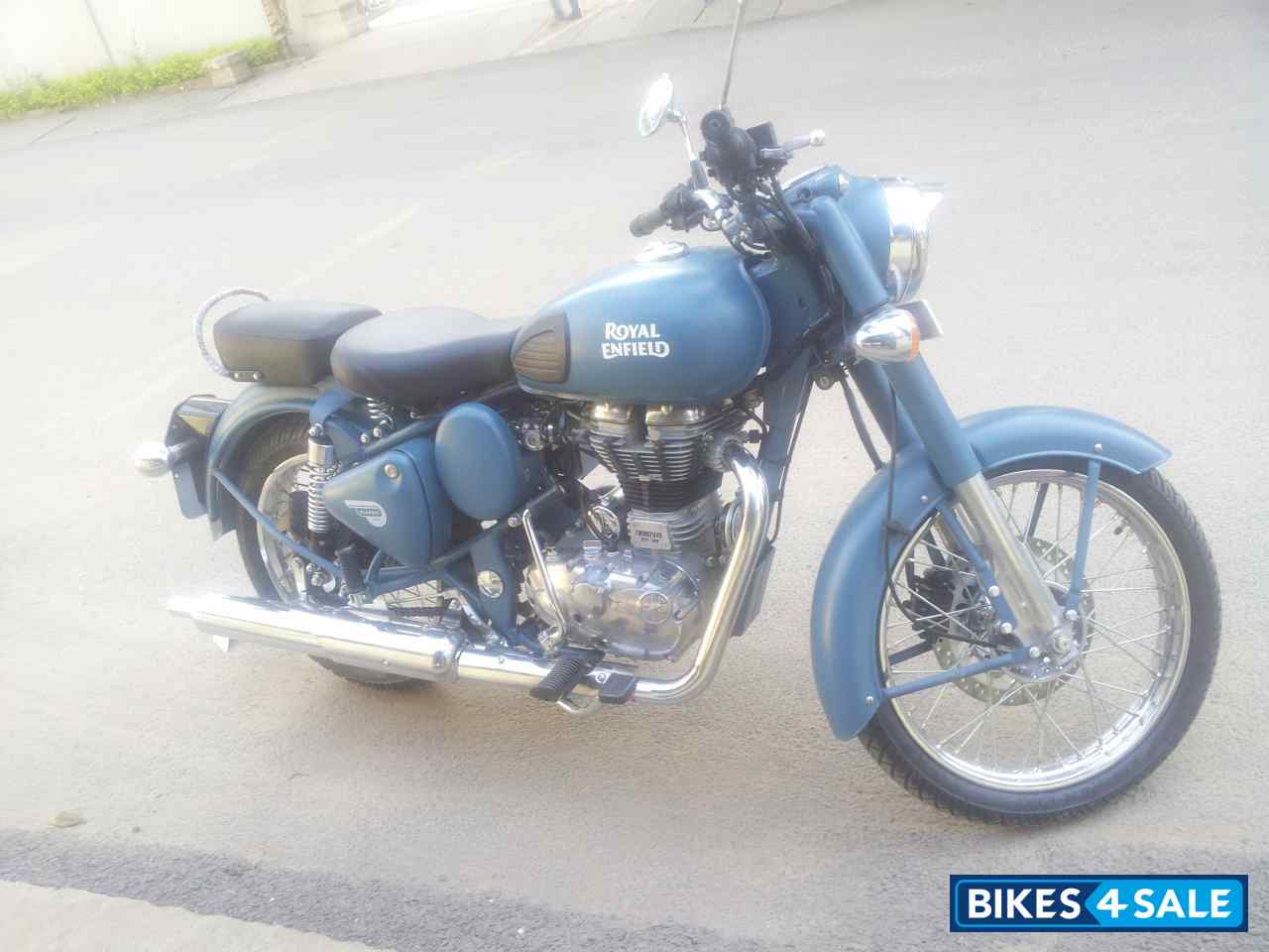 Squadron Blue Royal Enfield Classic 500 Squadron Blue Royal Enfield Classic 500
