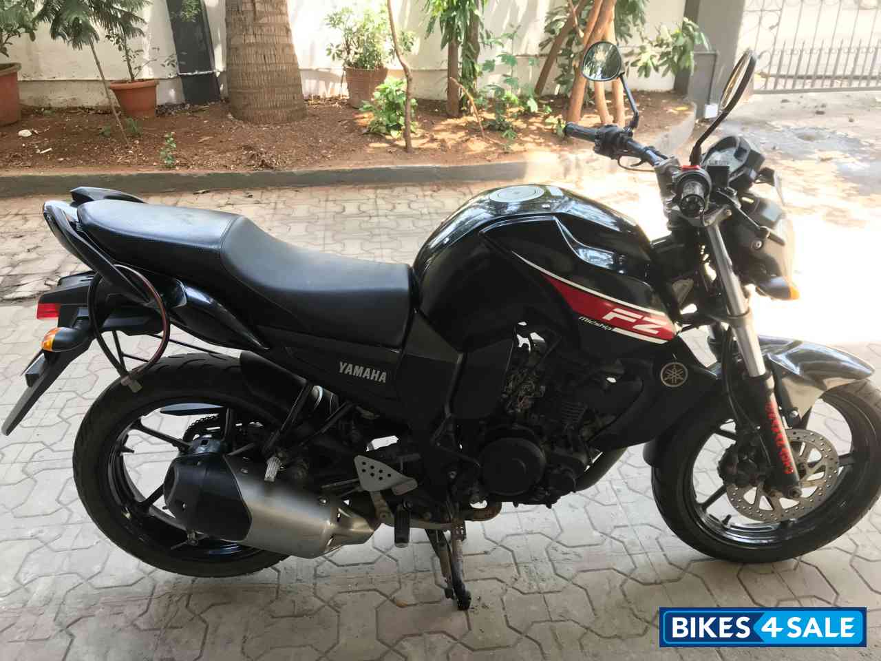 Black Yamaha FZ16