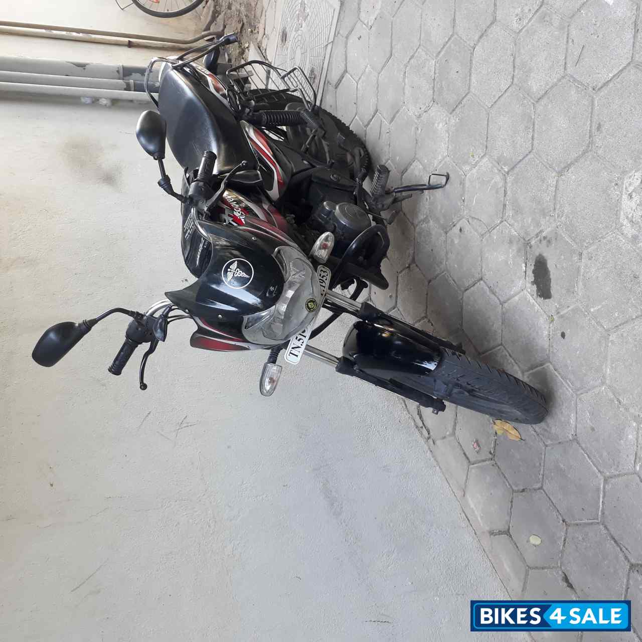 Black And Red Bajaj Discover 100 DTS-Si