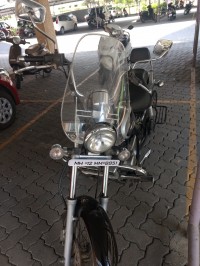 Black Bajaj Avenger Cruise 220